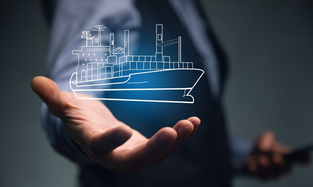 Profissional segurando a projeção digital de um navio cargueiro, simbolizando a transformação tecnológica no agenciamento de cargas.